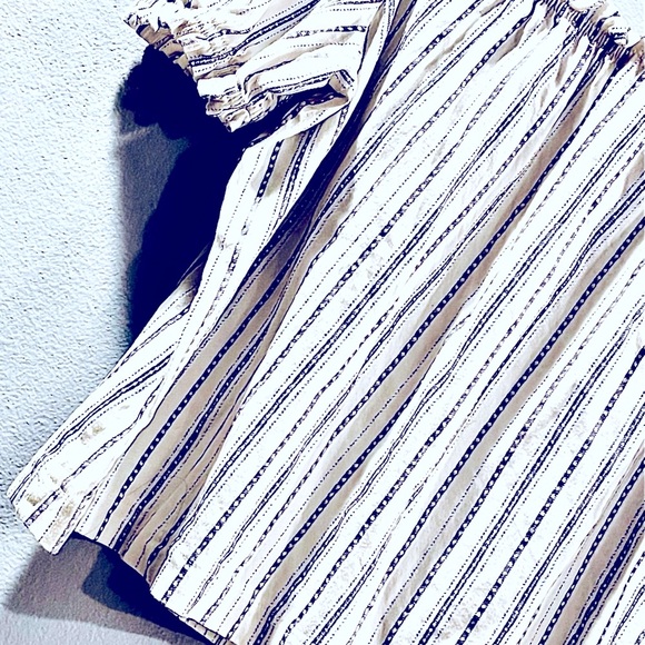 NWOT, Sweet/Nicely Constructed Little Crop Top - Picture 4 of 8